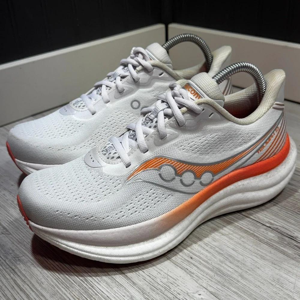 Saucony Triumph 23 Shoes Womens Size 8.5W White Running Athletic Sneaker S11024